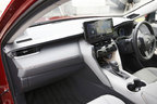 トヨタ 新型ハリアー G(ハイブリッド・E-Four)[ボディカラー：センシュアルレッドマイカ／内装色：グレー(ファブリック+合成皮革)]