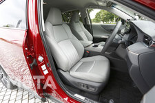 トヨタ 新型ハリアー G(ハイブリッド・E-Four)[ボディカラー：センシュアルレッドマイカ／内装色：グレー(ファブリック+合成皮革)]