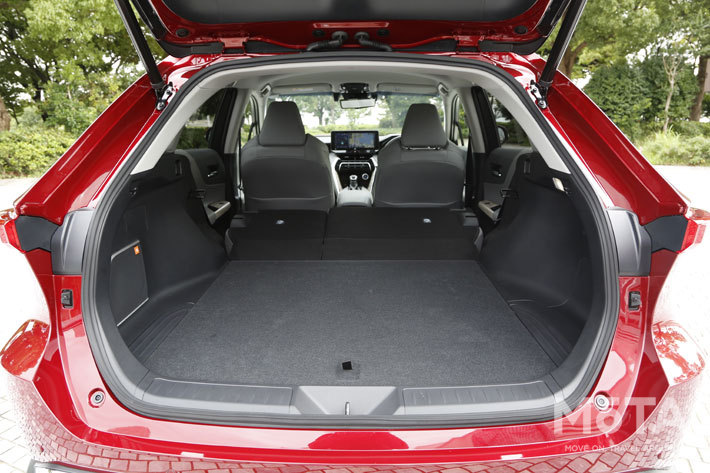 トヨタ 新型ハリアー G(ハイブリッド・E-Four)[ボディカラー：センシュアルレッドマイカ／内装色：グレー(ファブリック+合成皮革)]