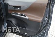 トヨタ 新型ハリアー Z(ハイブリッド・FF)[ボディカラー：スレートグレーメタリック／内装色：ブラウン(ファブリック+合成皮革)]