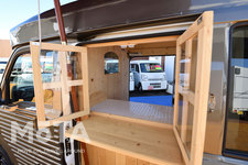 BeeCalm(ビーカーム) キッチンカー(移動販売車)　軽バンタイプ架装例（オプション仕様）