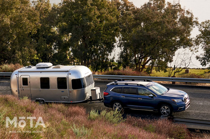 スバル アセント(北米向け3列シートSUV)