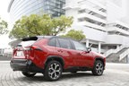 トヨタ 新型 RAV4 PHV BLACK TONE[E-Four(4WD)／ボディカラー：アティチュードブラックマイカ×エモーショナルレッドII]