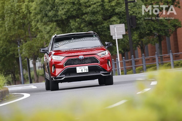 トヨタ 新型 RAV4 PHV BLACK TONE[E-Four(4WD)／ボディカラー：アティチュードブラックマイカ×エモーショナルレッドII]