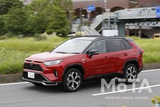 トヨタ 新型 RAV4 PHV BLACK TONE[E-Four(4WD)／ボディカラー：アティチュードブラックマイカ×エモーショナルレッドII]