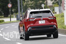 トヨタ 新型 RAV4 PHV BLACK TONE[E-Four(4WD)／ボディカラー：アティチュードブラックマイカ×エモーショナルレッドII]