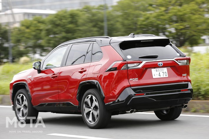 トヨタ 新型 RAV4 PHV BLACK TONE[E-Four(4WD)／ボディカラー：アティチュードブラックマイカ×エモーショナルレッドII]