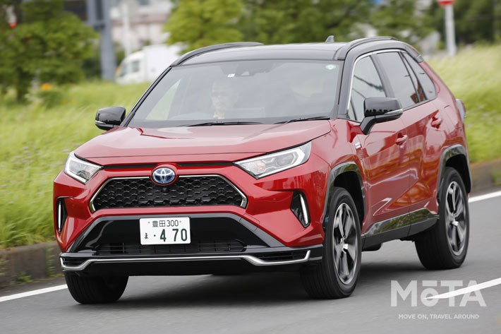 トヨタ 新型 RAV4 PHV BLACK TONE[E-Four(4WD)／ボディカラー：アティチュードブラックマイカ×エモーショナルレッドII]