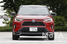 トヨタ 新型 RAV4 PHV BLACK TONE[E-Four(4WD)／ボディカラー：アティチュードブラックマイカ×エモーショナルレッドII]