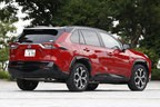 トヨタ 新型 RAV4 PHV BLACK TONE[E-Four(4WD)／ボディカラー：アティチュードブラックマイカ×エモーショナルレッドII]