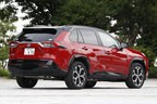 トヨタ 新型 RAV4 PHV BLACK TONE[E-Four(4WD)／ボディカラー：アティチュードブラックマイカ×エモーショナルレッドII]