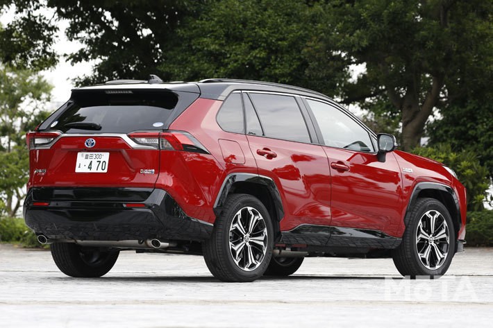 トヨタ 新型 RAV4 PHV BLACK TONE[E-Four(4WD)／ボディカラー：アティチュードブラックマイカ×エモーショナルレッドII]