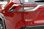 トヨタ 新型 RAV4 PHV BLACK TONE[E-Four(4WD)／ボディカラー：アティチュードブラックマイカ×エモーショナルレッドII]