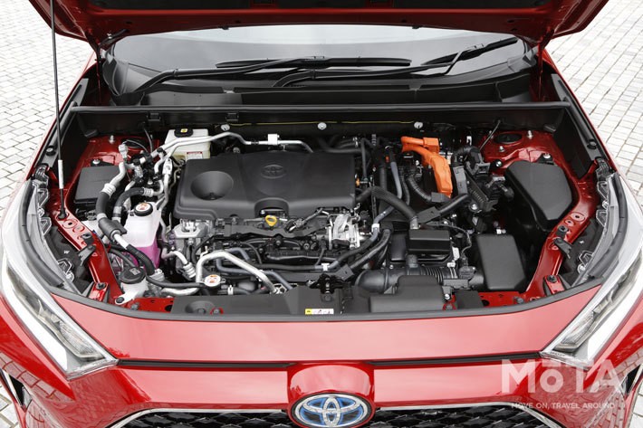 トヨタ 新型 RAV4 PHV BLACK TONE[E-Four(4WD)／ボディカラー：アティチュードブラックマイカ×エモーショナルレッドII]