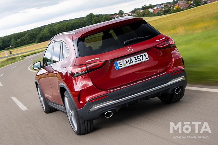 メルセデス AMG GLA 35 4MATIC