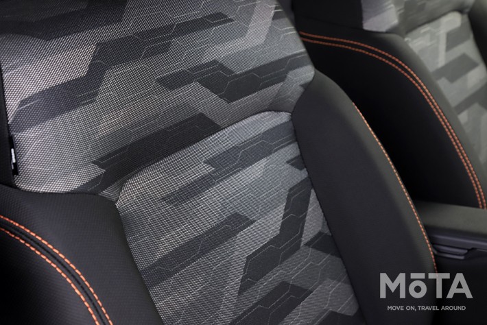 ダイハツ タフト レイクブルーメタリック