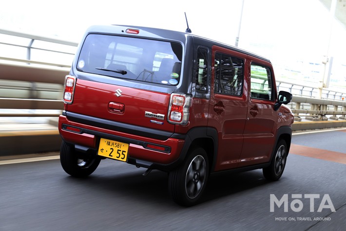 ガンメタリック塗装のルーフ