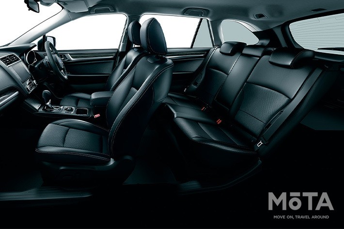 アウトバックはフォレスターより室内長、室内高ともにコンパクトだ