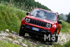 ジープ 新型レネゲード 4xe（フォーバイイー）※本国仕様