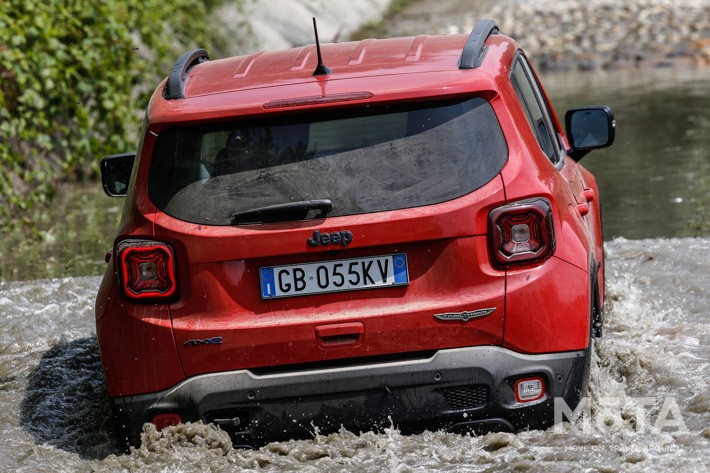 ジープ 新型レネゲード 4xe（フォーバイイー）※本国仕様