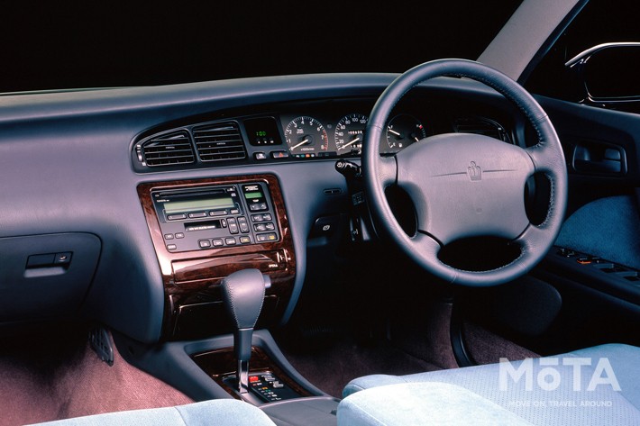 トヨタ クラウン（9代目：140系）