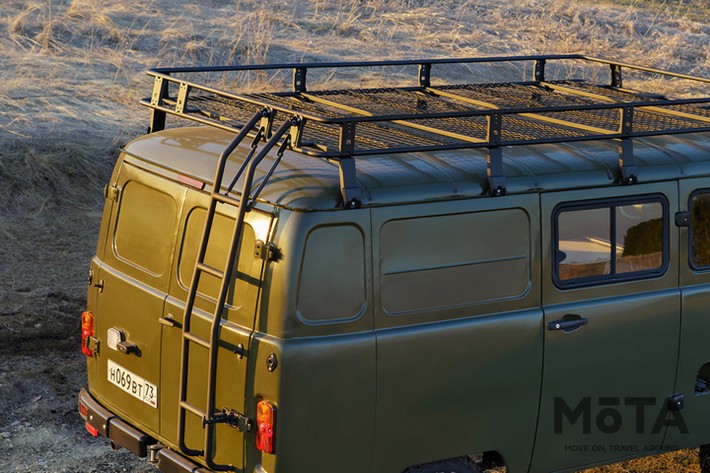 絶対希少 1/18 UAZワズ（UAZ）「ハンター」 合金製 パトロールカー