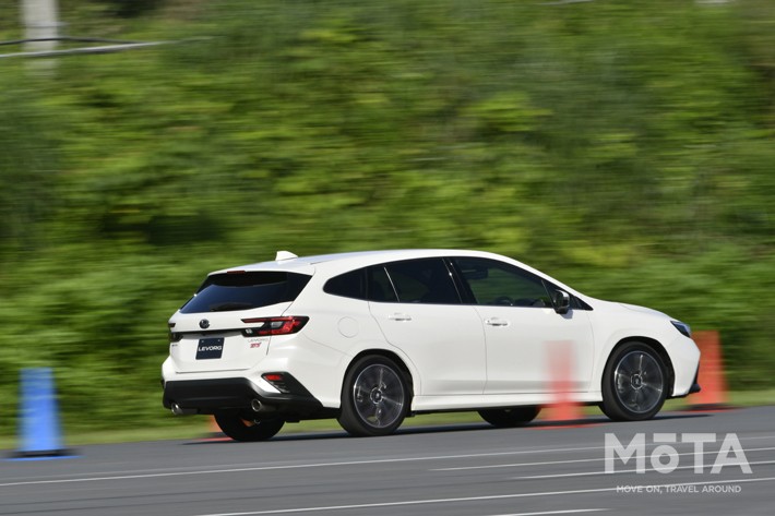スバル 新型レヴォーグ STI Sport EX(プロトタイプ)