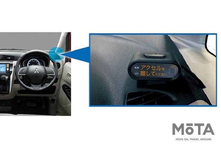 室内表示機でブザー警告を行い、加速を抑制する