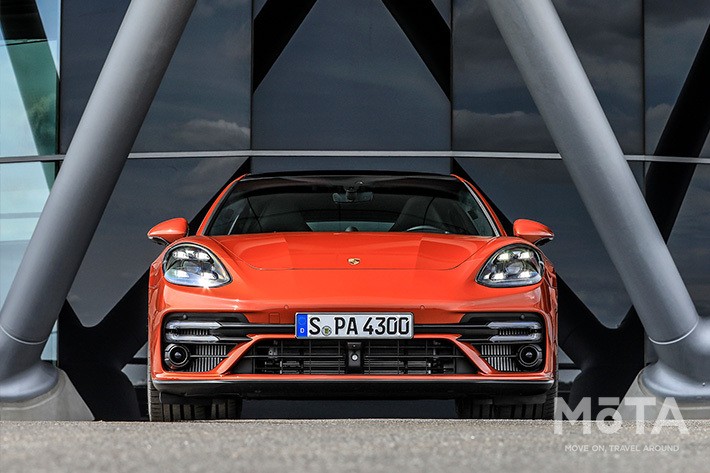 ポルシェ 新型パナメーラ ターボS