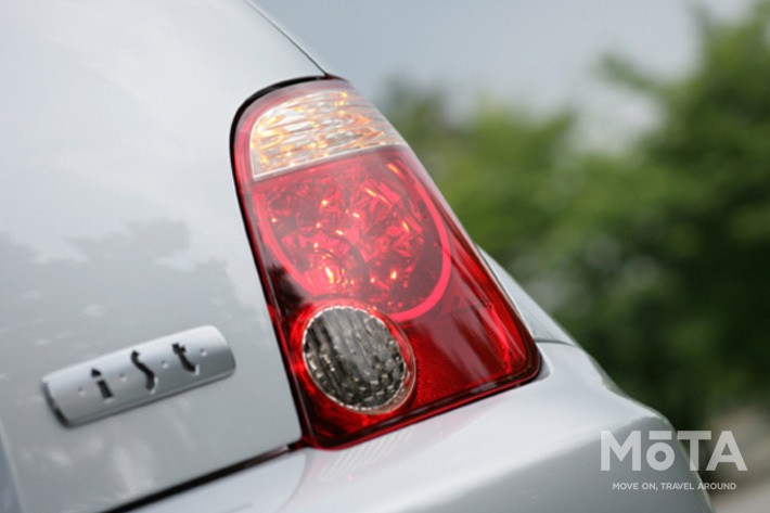 トヨタ 初代イスト