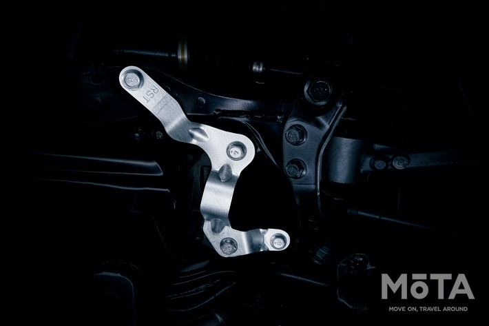 スバル WRX S4 STI Sport EyeSight　高剛性クランプスティフナー（左右）付電動パワーステアリング