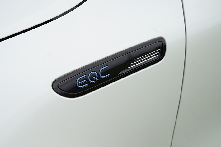 メルセデス・ベンツ EQC 400 4MATIC ダイヤモンドホワイト