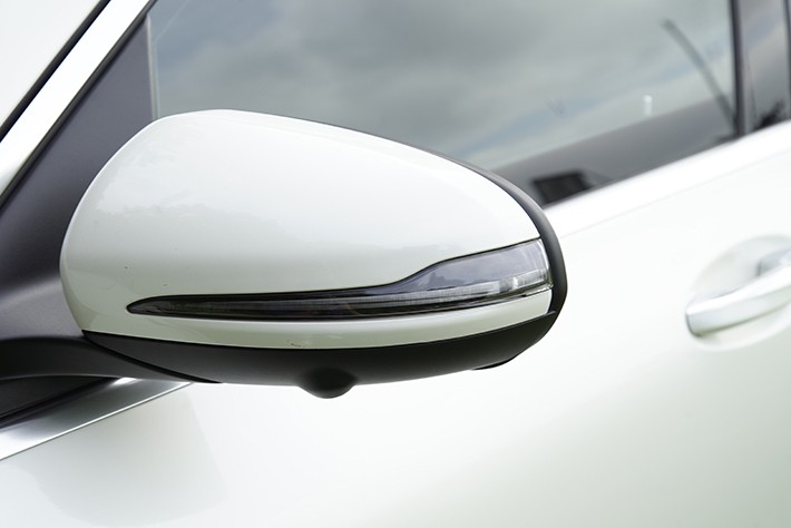 メルセデス・ベンツ EQC 400 4MATIC ダイヤモンドホワイト