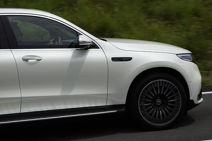 メルセデス・ベンツ EQC 400 4MATIC ダイヤモンドホワイト