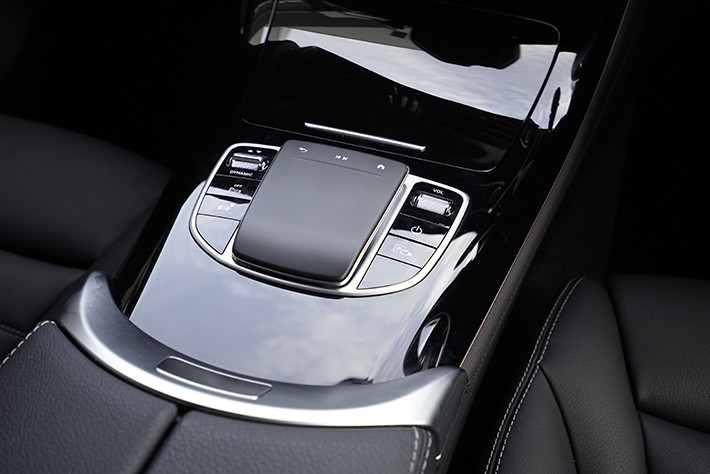 メルセデス・ベンツ EQC 400 4MATIC ダイヤモンドホワイト