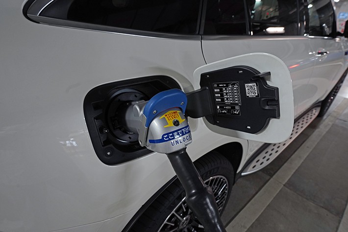 メルセデス・ベンツ EQC 400 4MATIC ダイヤモンドホワイト