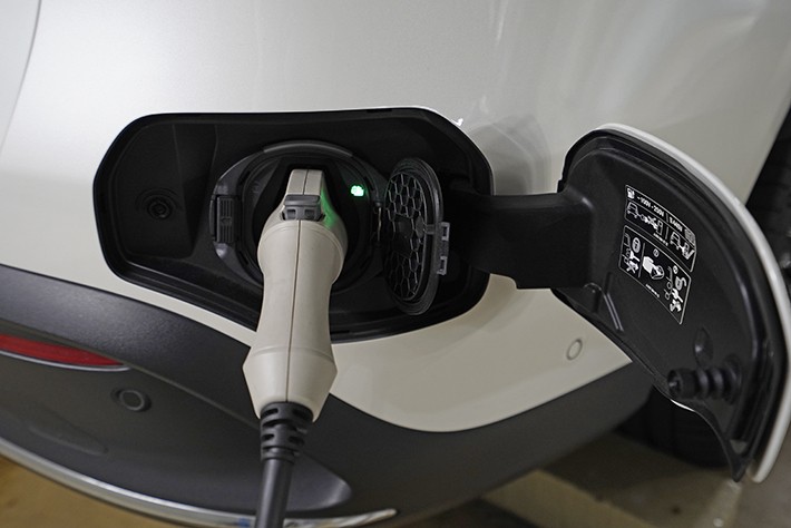 メルセデス・ベンツ EQC 400 4MATIC ダイヤモンドホワイト