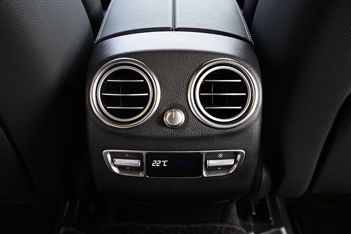 メルセデス・ベンツ EQC 400 4MATIC ダイヤモンドホワイト