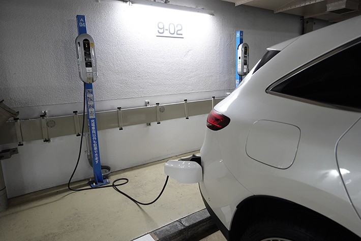 メルセデス・ベンツ EQC 400 4MATIC ダイヤモンドホワイト