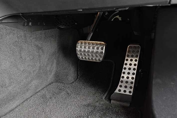 メルセデス・ベンツ EQC 400 4MATIC ダイヤモンドホワイト