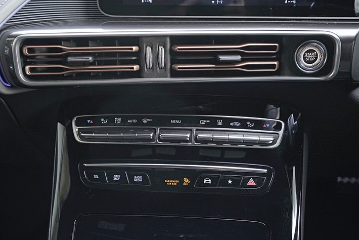 メルセデス・ベンツ EQC 400 4MATIC ダイヤモンドホワイト