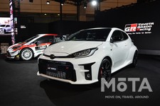 TOYOTA GAZOO Racing World Rally Team ヤリスWRC(左奥)とGRヤリス(東京オートサロン2020会場にて)