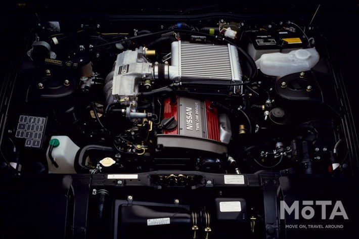 このRB20DET型エンジンは最高出力180ps、最大トルク23.0kgmを発生し、結果として、直列6気筒を積む最後のフェアレディZとなります。1983年から続いたZ31 フェアレディZは、1989年まで製造販売され、3.0リッターV型6気筒 VG型エンジンのみとなるZ32へバトンを渡しました。