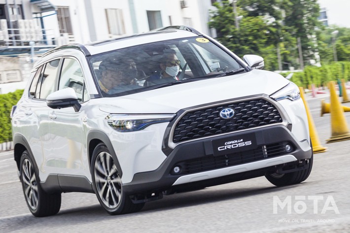 カローラクロスが日本にも今夏登場か ボディサイズはrav4より小さくヤリスクロスよりは大きい絶妙さ 話題を先取り 新型車解説21 Mota