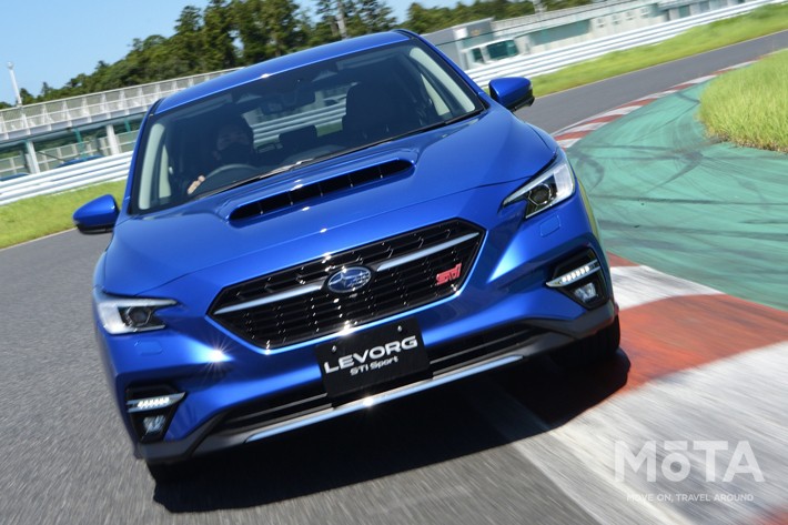 写真は2代目の新型「レヴォーグ STI SPORT」