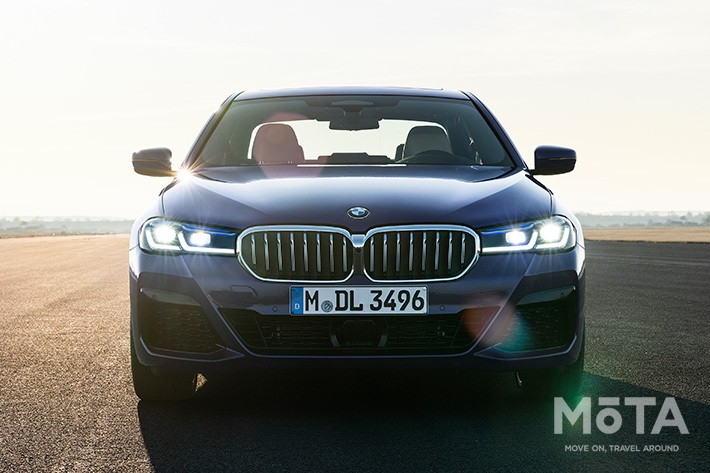 iPhoneで施錠も！？ BMW 新型5シリーズがマイナーチェンジでハンズオフ機能を標準搭載