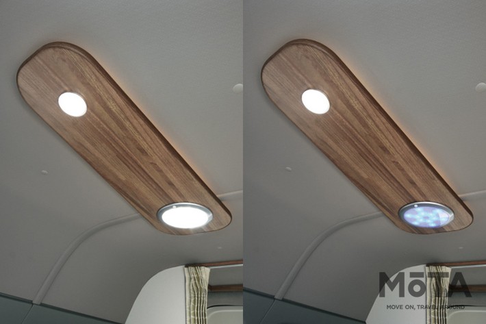 メインの室内灯は、明るい白色とナイトモードのブルーに切り替え可能