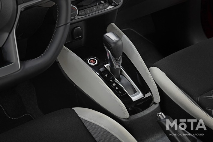 日産 マイクラ（北米仕様車）