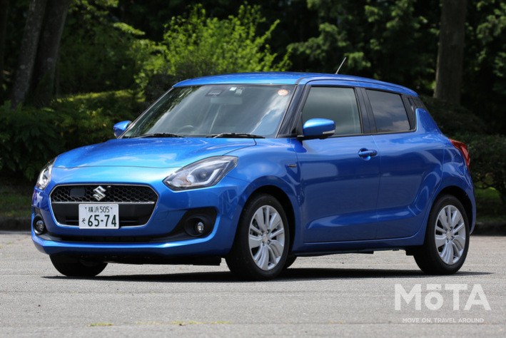 現行スイフトはリアドアハンドルの位置を変更するなど、凝ったデザインが特徴