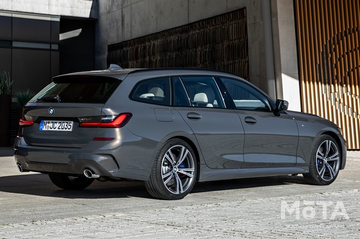 写真はワゴンボディの「3シリーズツーリング」